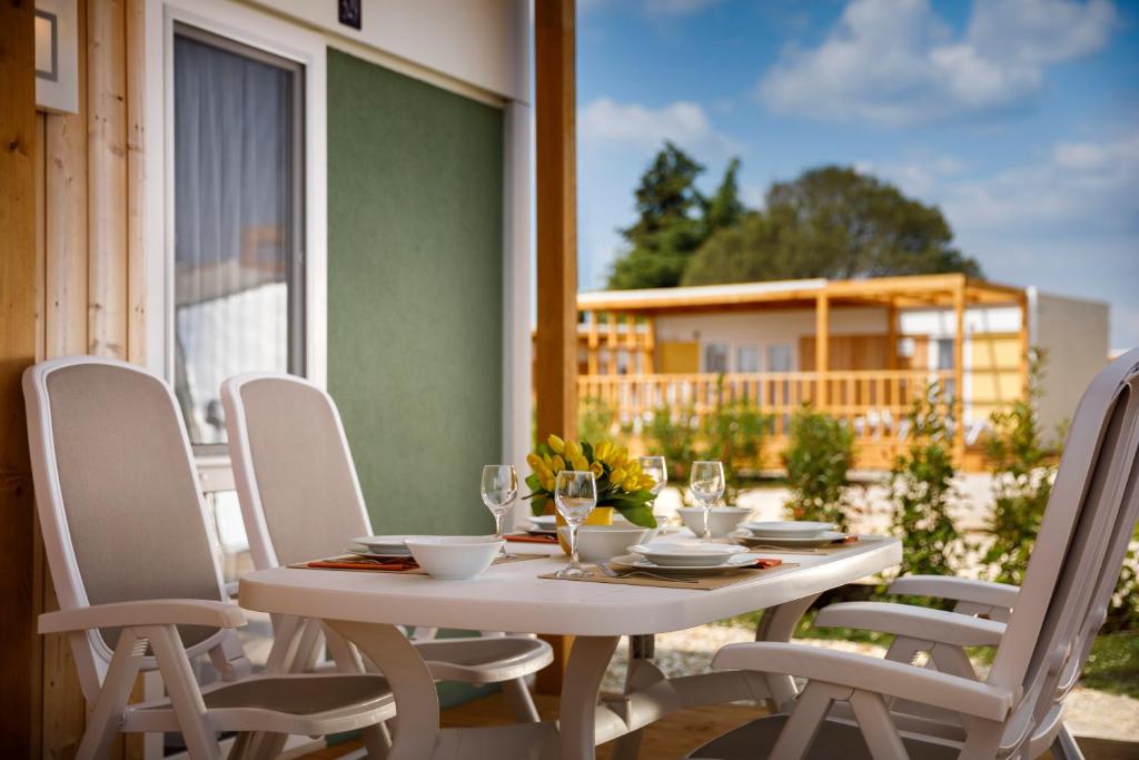 Балкон или терраса в Maistra Camping Polari Mobile homes