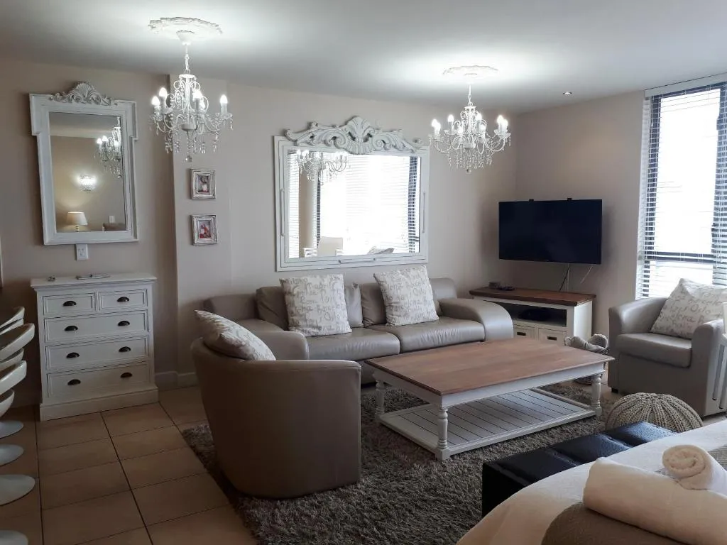 402 Hibernian Towers Luxury Self Catering Accommodation, Cape Town, South Africa