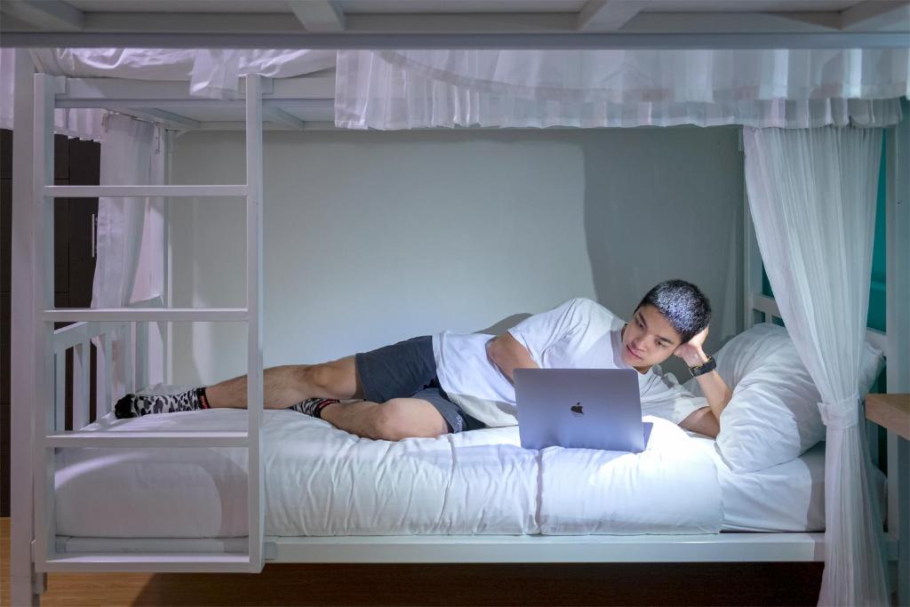 Postel nebo postele na pokoji v ubytování BED Friends Poshtel