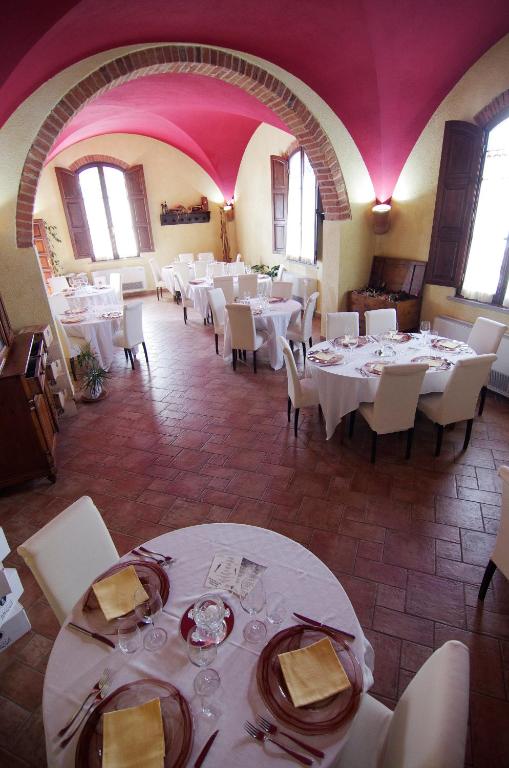 A restaurant or other place to eat at Bacco a Petroio