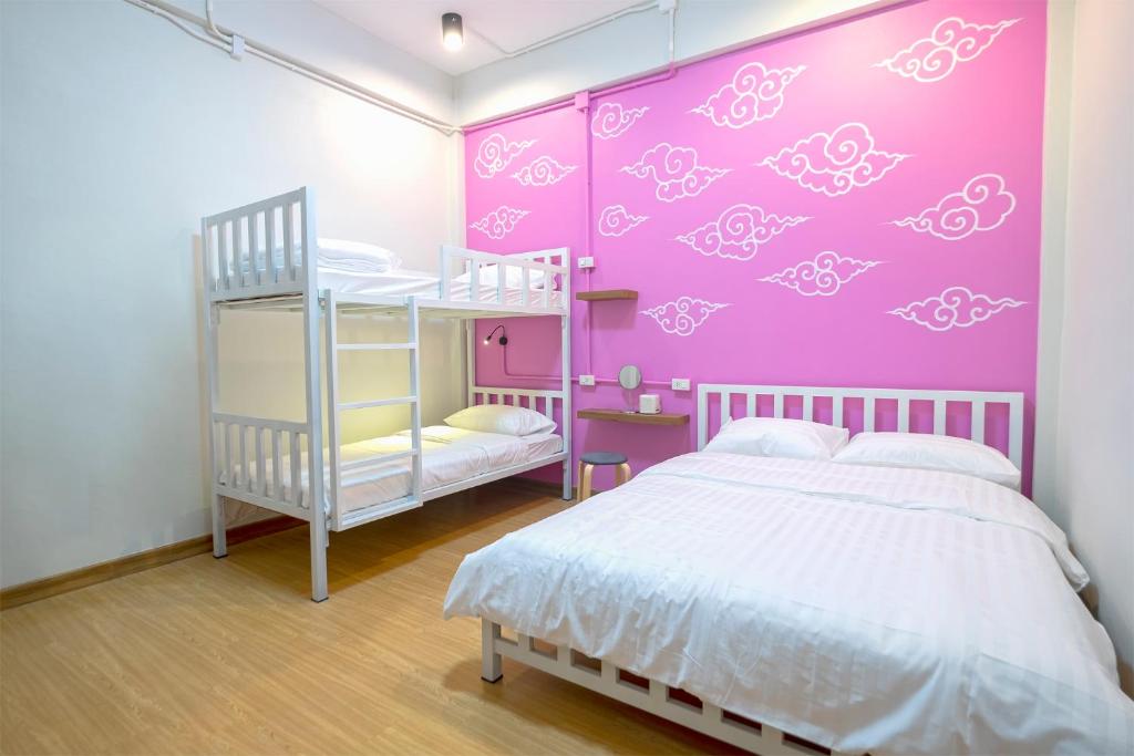 Postel nebo postele na pokoji v ubytování BED Friends Poshtel