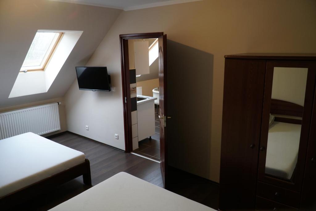 Eplényi Apartmanház - Three-Bedroom Apartment