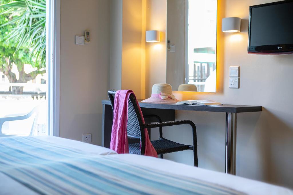 Mayfair Gardens - Standard Double Or Twin Room