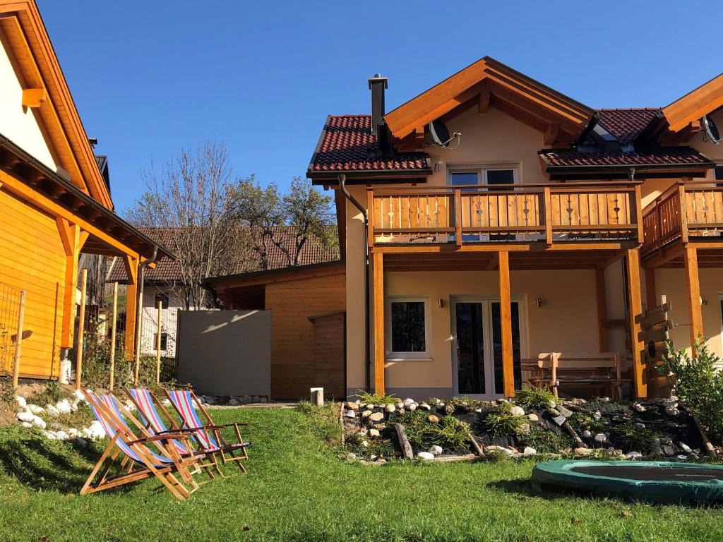 Zahrada ubytování Berghaus Christel, bergbeek in grote tuin