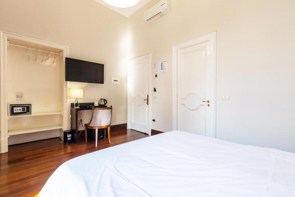 A bed or beds in a room at Gramsci Suites