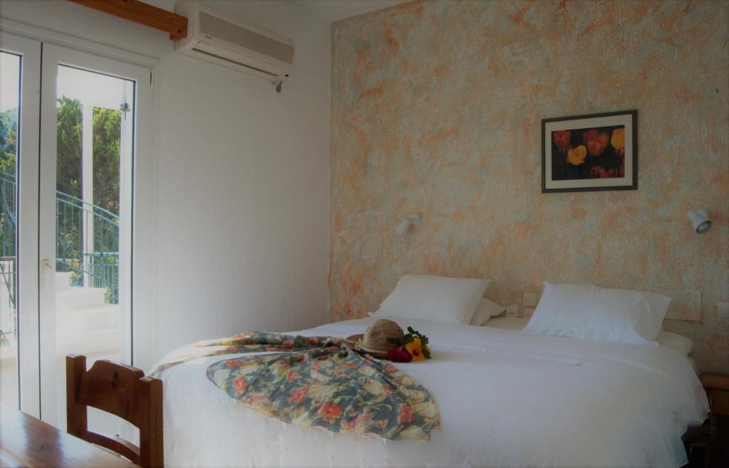 Postel nebo postele na pokoji v ubytování Odyssia Apartments
