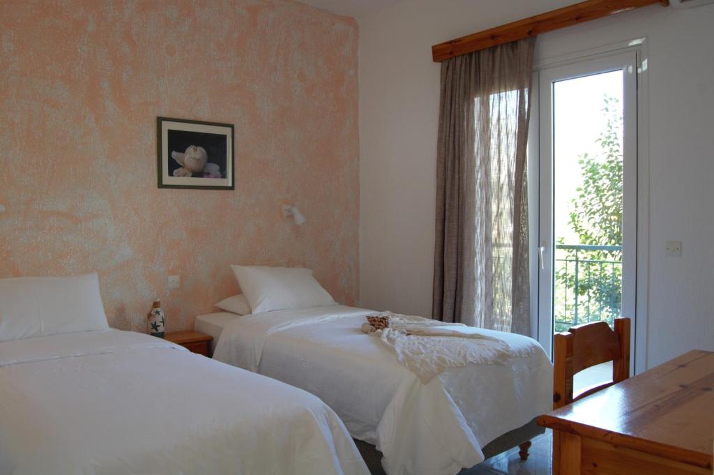 Postel nebo postele na pokoji v ubytování Odyssia Apartments