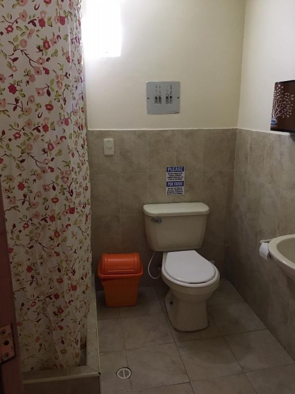 Koupelna v ubytování Hostal La Candelaria