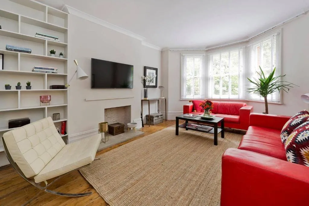 Gorgeous 3-bed garden flat beside Battersea Park, Londra, Marea Britanie
