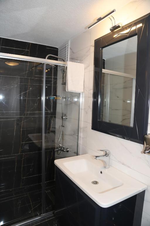 Koupelna v ubytování Grand Kavi Hotel