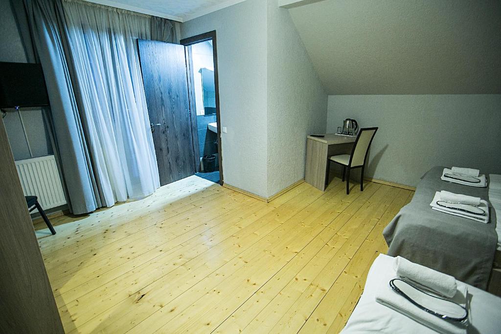 Postel nebo postele na pokoji v ubytování Soncho Kazbegi