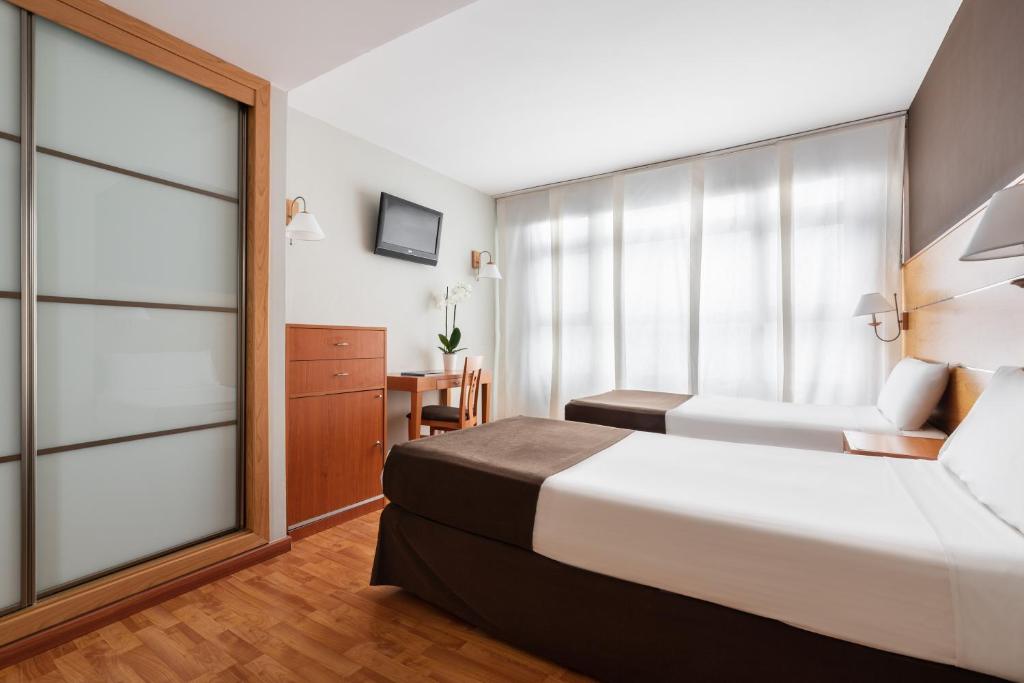 Postel nebo postele na pokoji v ubytování Exe Las Palmas