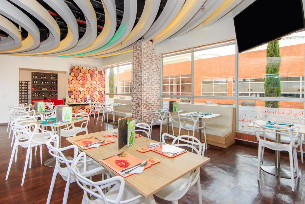 Restaurace v ubytování Pop Art Hotel Tocancipá y Centro de Convenciones