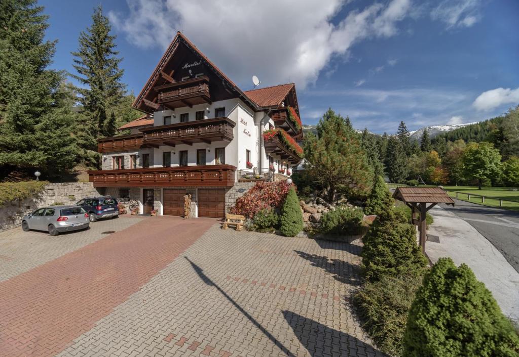 Budova, kde se hotel nachází