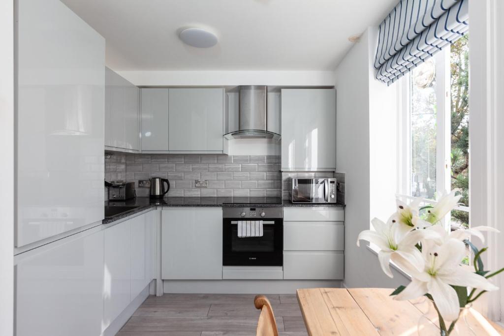 Powis Square - Apartment With Shower