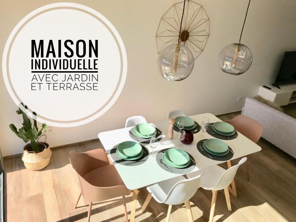 a dining room with a white table and chairs at Aux Peupliers de Pradian - Aurora in Bassens