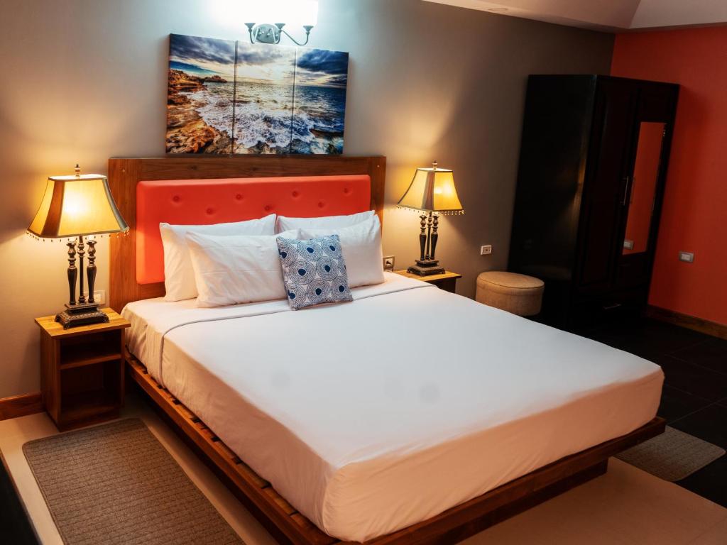 Posteľ alebo postele v izbe v ubytovaní Runway Hotel