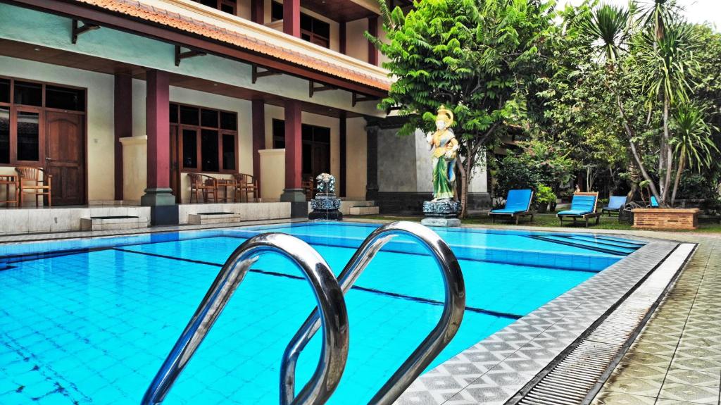Bazén v ubytování Masainn Hotel Kuta nebo v jeho okolí