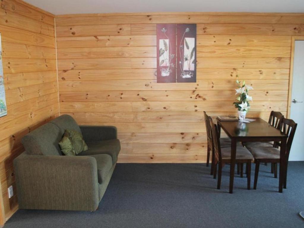 Posezení v ubytování Buller Bridge Motel