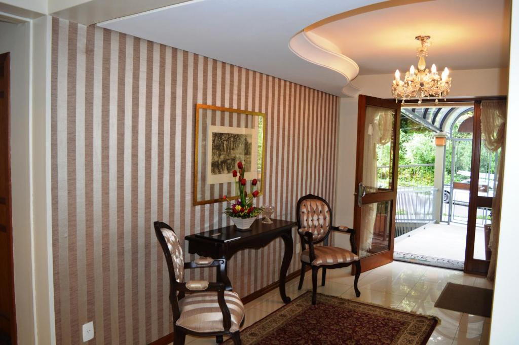 Rosa Apartamento Araucárias 203  Rosa Apartamento Araucárias 203