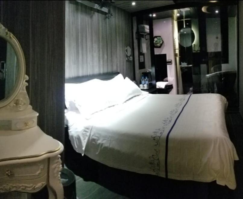Postel nebo postele na pokoji v ubytování Star City Hotel