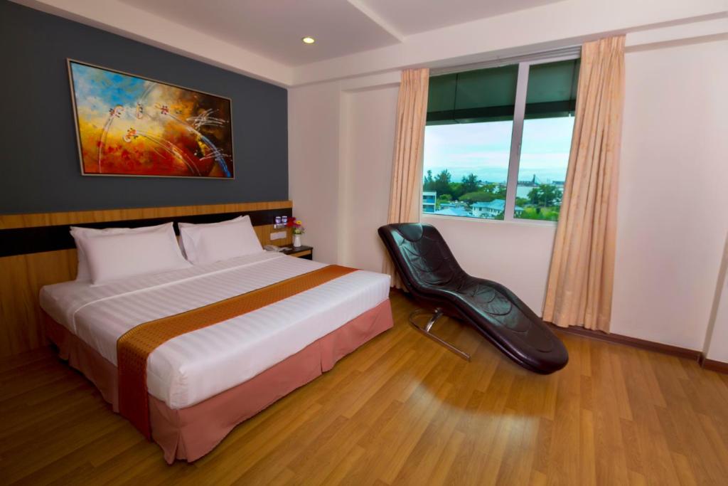Postel nebo postele na pokoji v ubytování Mariner Hotel Labuan