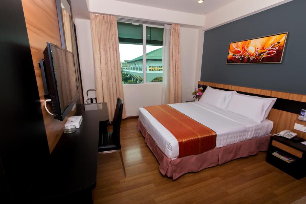 Postel nebo postele na pokoji v ubytování Mariner Hotel Labuan