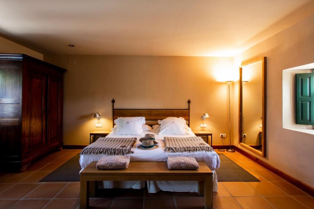 Postel nebo postele na pokoji v ubytování Hacienda Zorita Wine Hotel & Spa