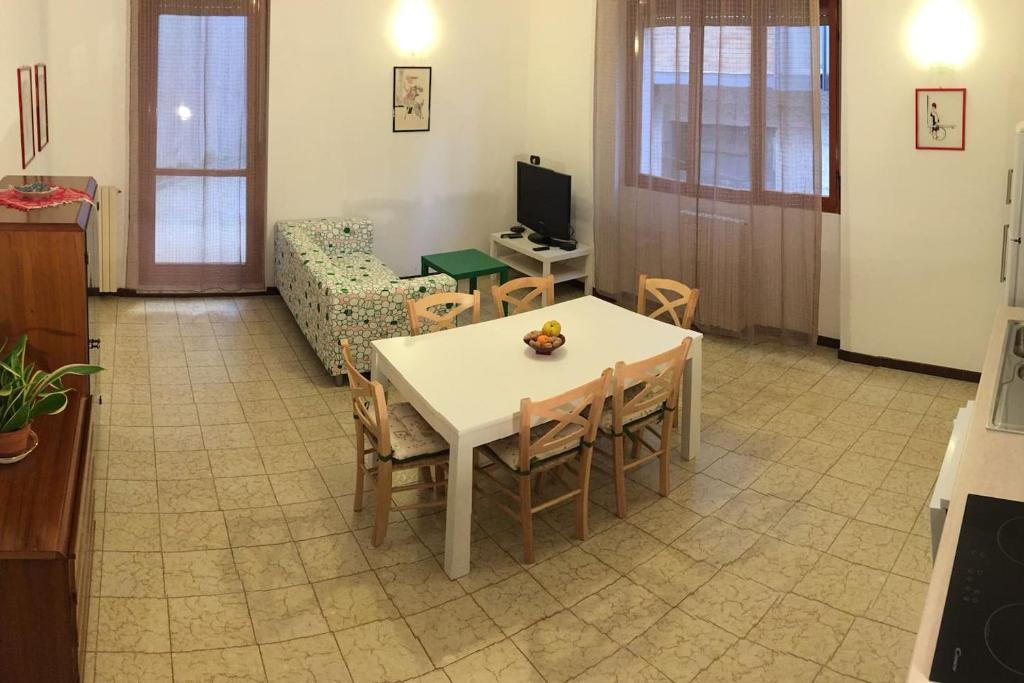 a living room with a table and a couch at Da noi. Nella città dell'acqua e della pietra. in Gravina in Puglia