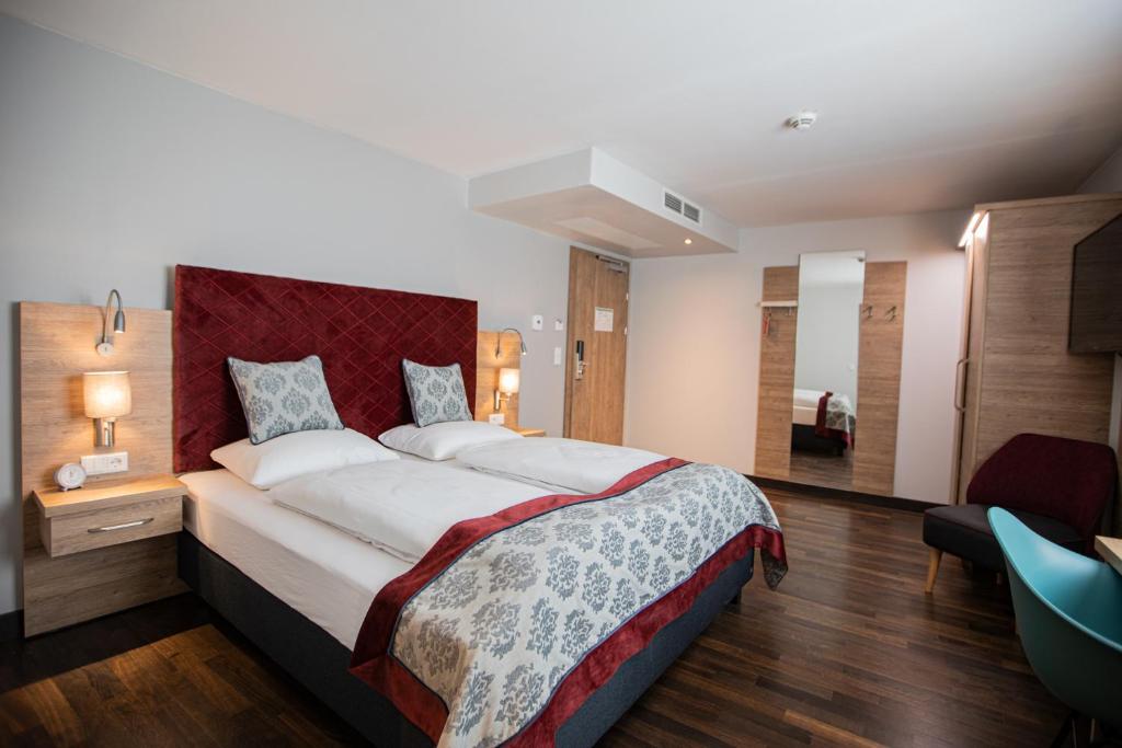 Hotel Elefant Family Business - 8