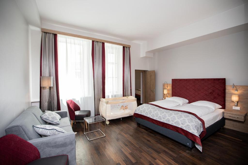 Hotel Elefant Family Business - 16