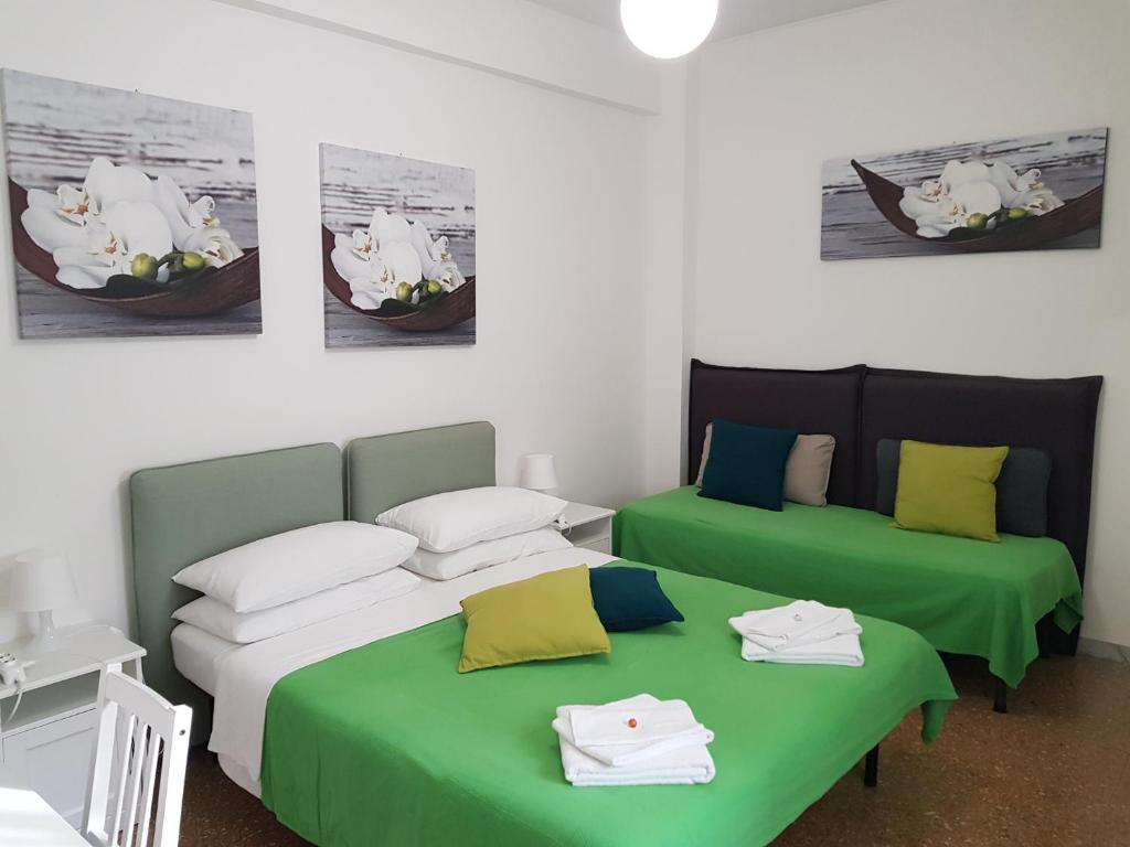 Postel nebo postele na pokoji v ubytování Rose Antiche Vatican B&B