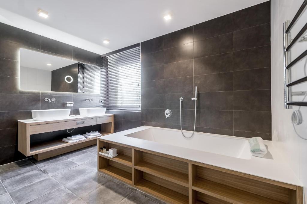Koupelna v ubytování Hotel Angerer Alm