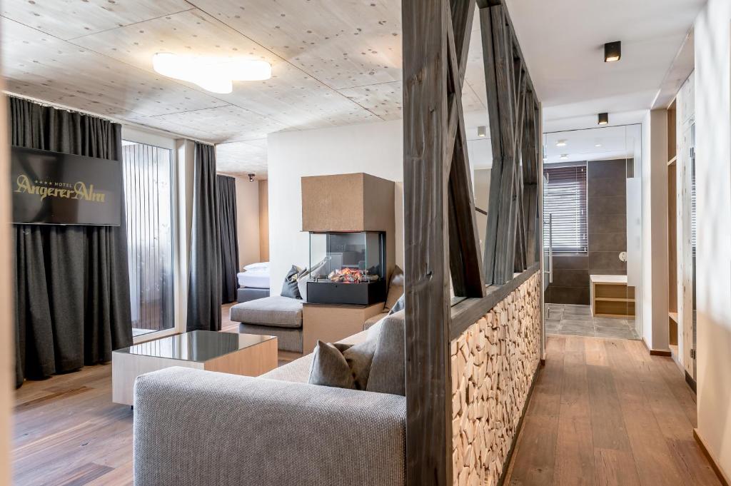 Posezení v ubytování Hotel Angerer Alm
