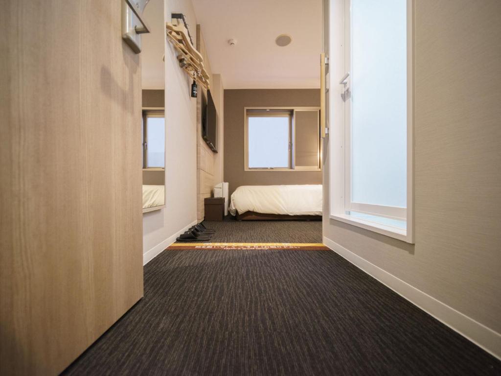 Postel nebo postele na pokoji v ubytování Super Hotel Umeda Higobashi