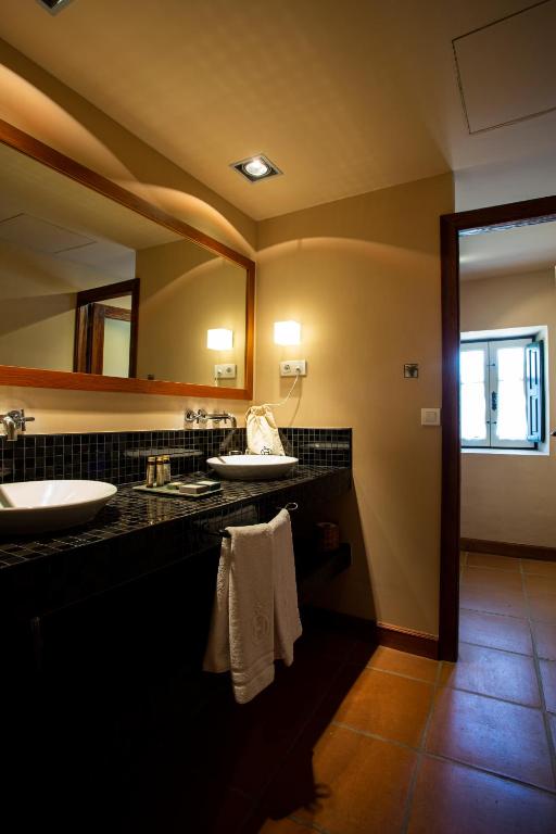 Koupelna v ubytování Hacienda Zorita Wine Hotel & Spa