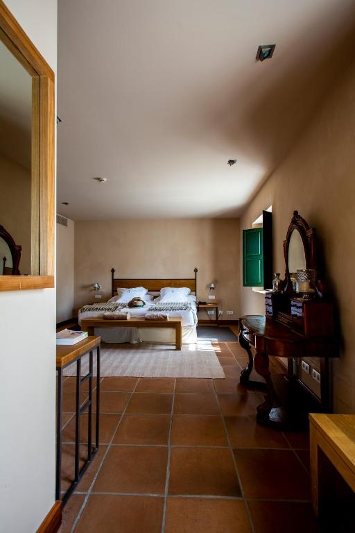 Postel nebo postele na pokoji v ubytování Hacienda Zorita Wine Hotel & Spa