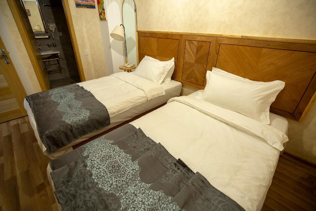 Postel nebo postele na pokoji v ubytování Ornament Boutique Hotel
