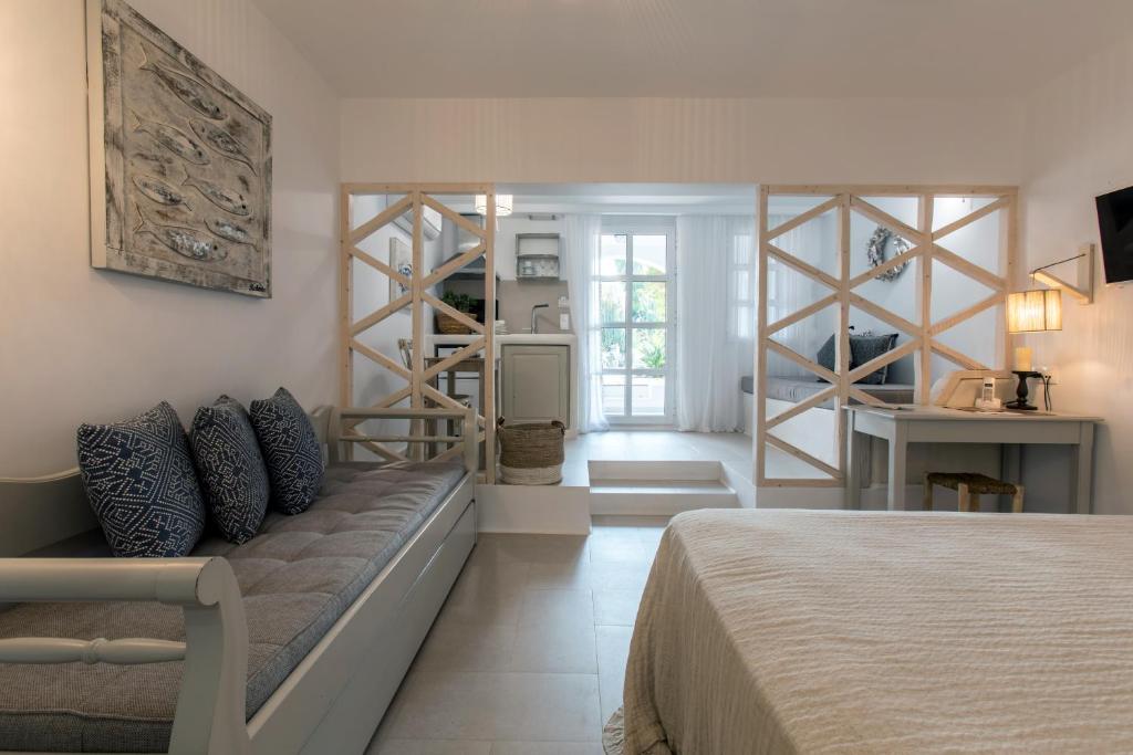 Postel nebo postele na pokoji v ubytování Athina Studios and Suites Plaka