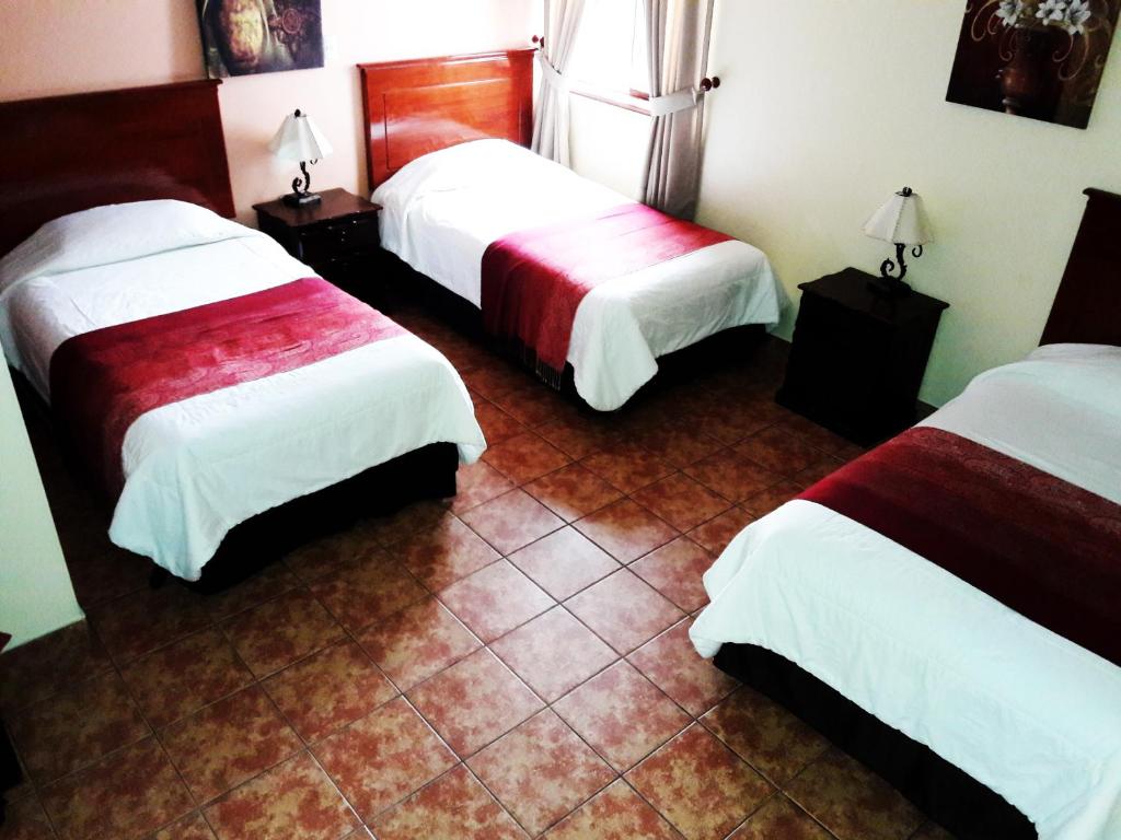 Postel nebo postele na pokoji v ubytování Hotel Sevilla