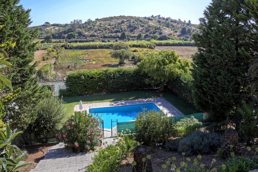 an aerial view of a garden with a swimming pool at Casa do Vale Paraíso - Piscina e Court de Ténis a 30 min de Lisboa in Vale do Paraíso