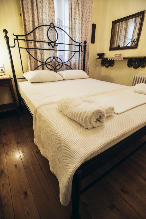 Postel nebo postele na pokoji v ubytování Ellis Full Guest House