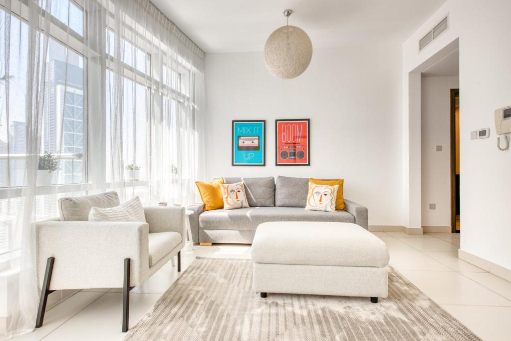 One Bedroom Apartment In The Lofts T West By Deluxe Holiday Homes Dubai Updated 2021 Prices [ 683 x 1024 Pixel ]