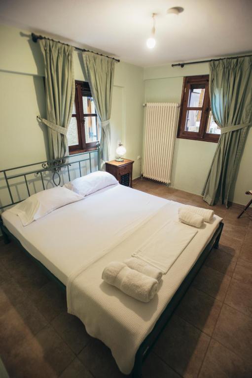 Postel nebo postele na pokoji v ubytování Ellis Full Guest House