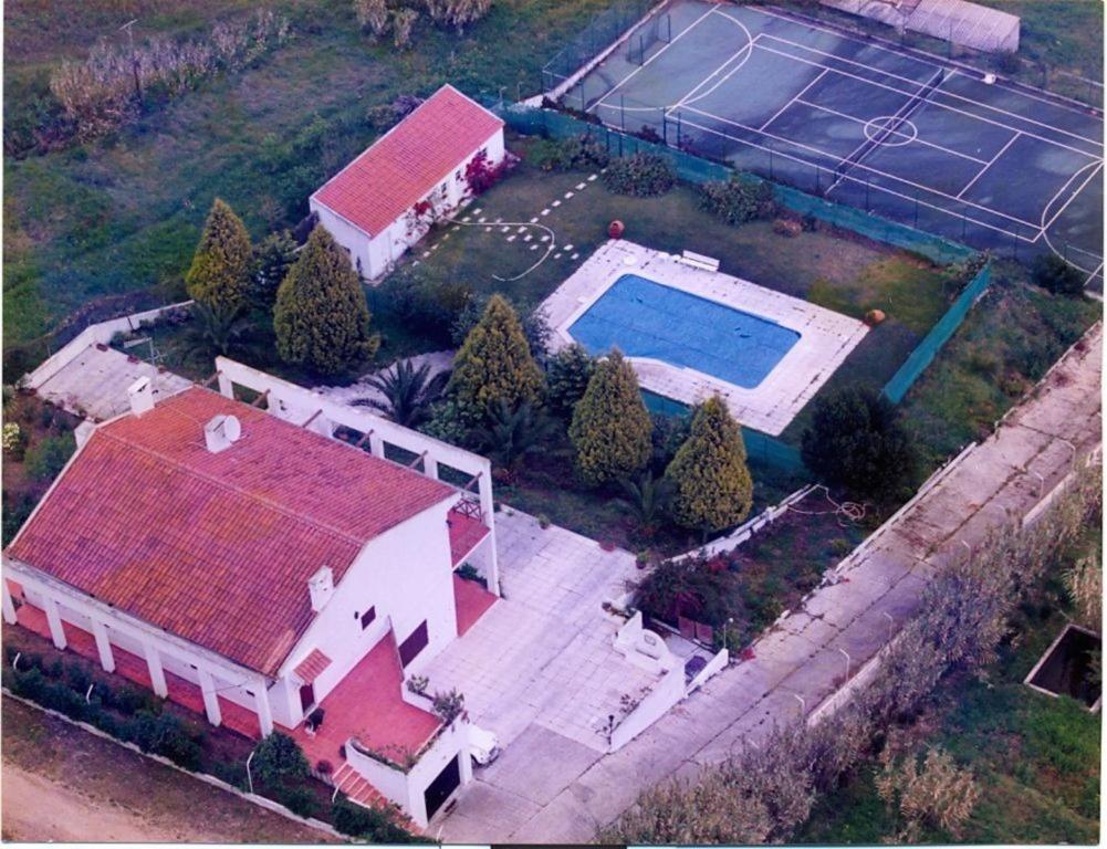 Casa do Vale Paraíso - Piscina e Court de Ténis a 30 min de Lisboa - Casa De Cinco Dormitorios
