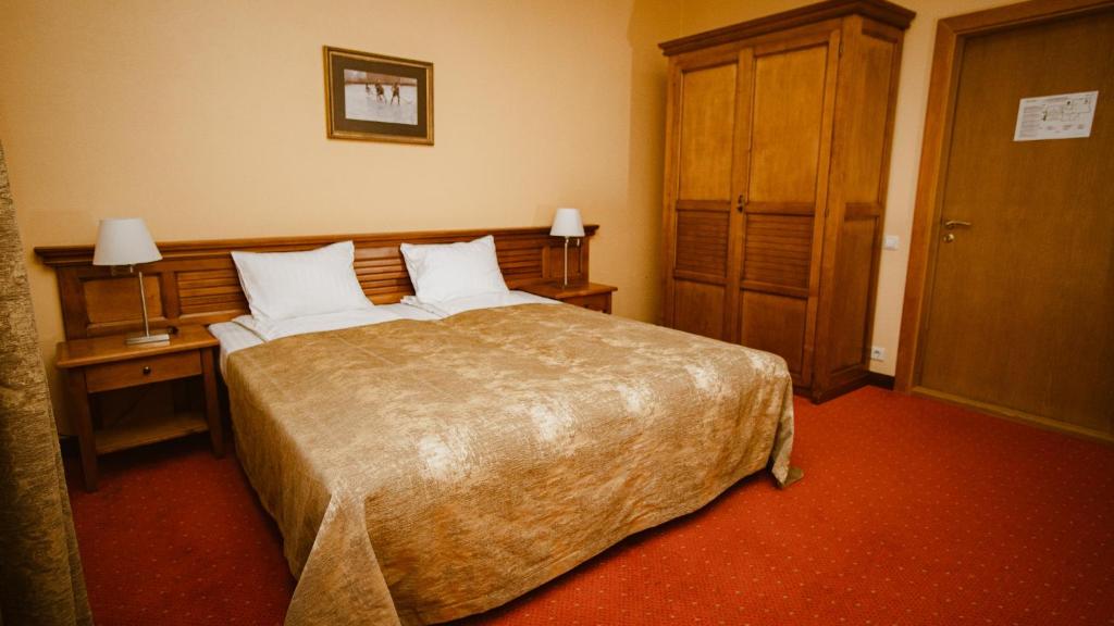 Postel nebo postele na pokoji v ubytování Kaķītis hotel & spa