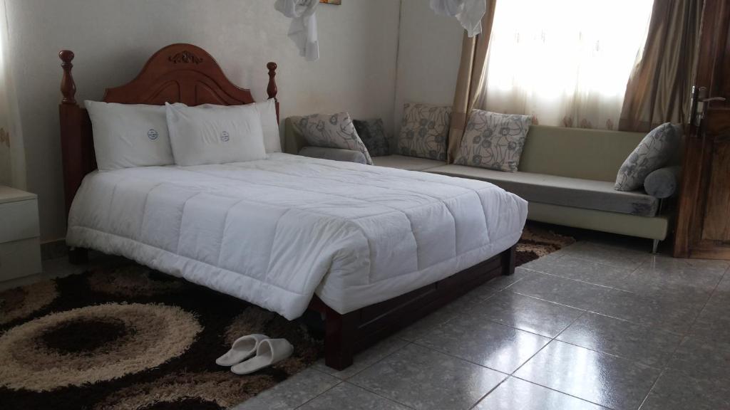 Postel nebo postele na pokoji v ubytování St Lira Hotel