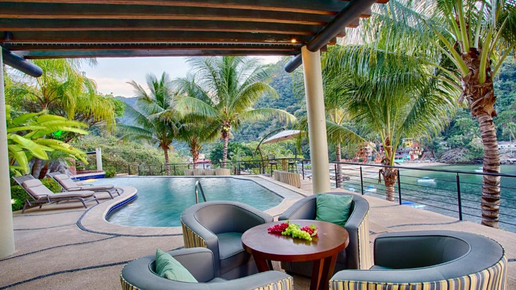 Bazén v ubytování Boca de Tomatlán Luxury Boutique Hotel Accommodations nebo v jeho okolí