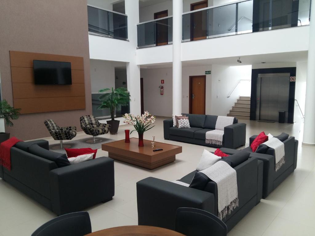  Guines Palace Hotel