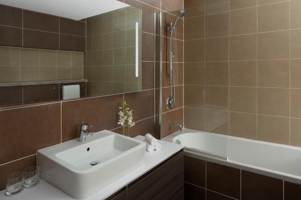 Łazienka w obiekcie Dusit Doha Hotel